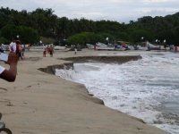 いったい何が？砂浜の海岸が海に飲み込まれるという怪現象が発生（メキシコ）