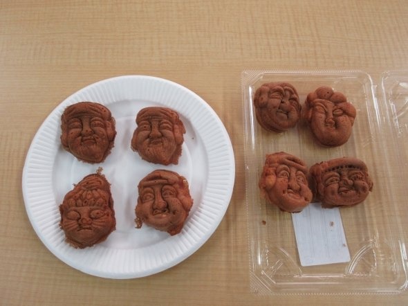 七福神の人形焼き。じっくり見ているとオリエンタルな造形に感じた