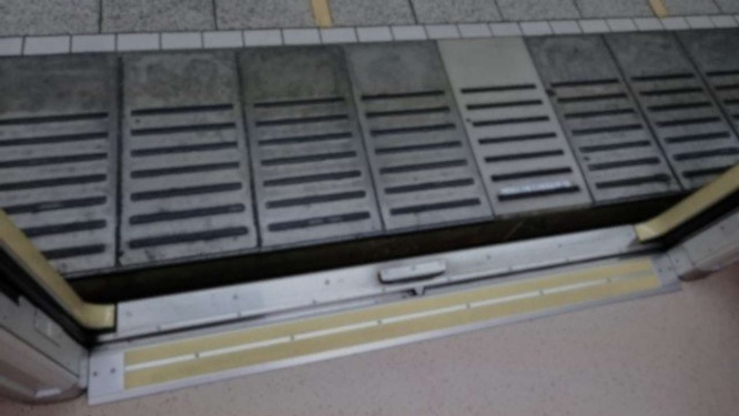 帰宅ラッシュの地下鉄で...（画像はphotoAC）