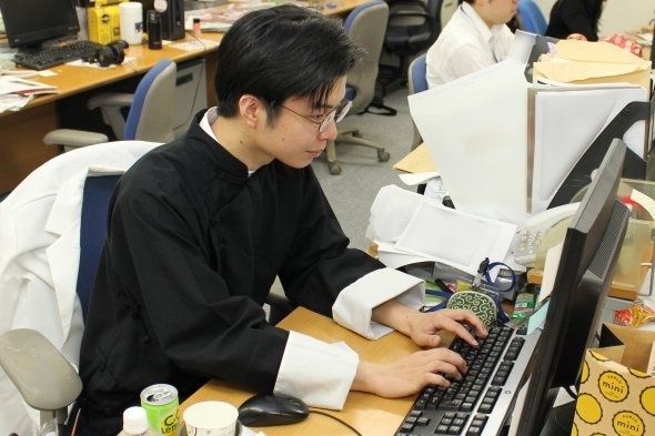 実際、この格好でしばらく仕事してました。2時からの会議にもこの格好で出てきました