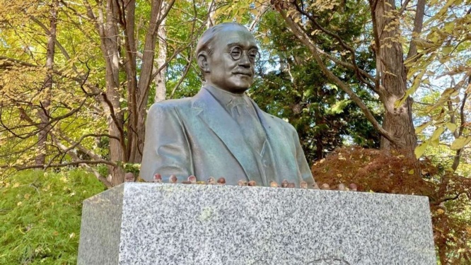 新渡戸さん、どんぐり屋さんねっ！（画像提供：＠icramboさん、編集部でトリミング）