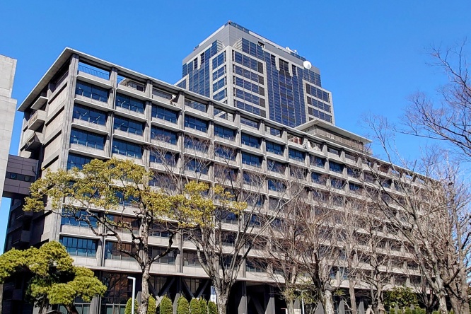 スーパーで『万引き』繰り返した女性教諭、生徒に「殺してやりたい」＆押し倒した男性教諭など…　【3人の教諭】を懲戒処分