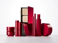 自分が持つものを活かして「自分美」をつくる。新・インウイからベースメイクとアイブロウ発売