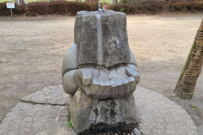 手がある！(写真は3月10日、Jタウンネット撮影＝以下同)