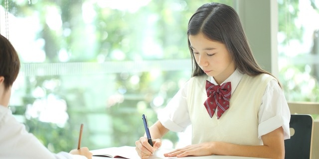 真面目な女子学生