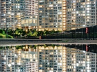 雨上がりにしか見られない！　美しすぎる〝タワマンのリフレクション〟に圧倒される