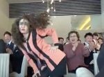 これぞプロの技！結婚披露宴の余興でバブリーダンスを披露したママさんがすごい！