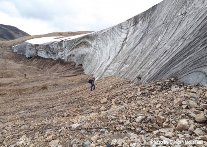 カナダの氷の中に閉じ込められた7000年前の先住民族の古代遺物が複数発見される