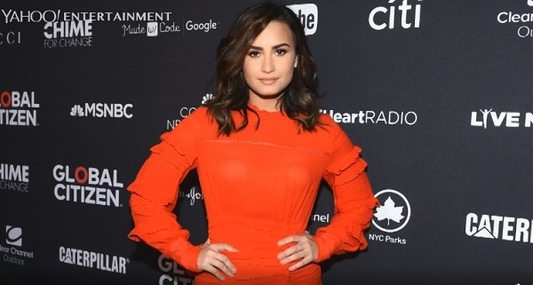 薬物過剰摂取で緊急搬送されたデミ・ロヴァートに、アリアナ・グランデらセレブから心配する声相次ぐ