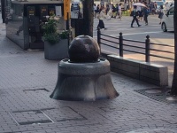 熊本名物の待ち合わせ場所「パル玉」を知っているか？　謎の回る玉...全国から目撃証言も