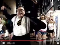 芋洗坂係長、踊る（画像は「Are you happy？コクラナイト」より）