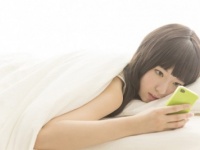 重い……？　女性からの「深夜のLINE」、男性はどう思う？