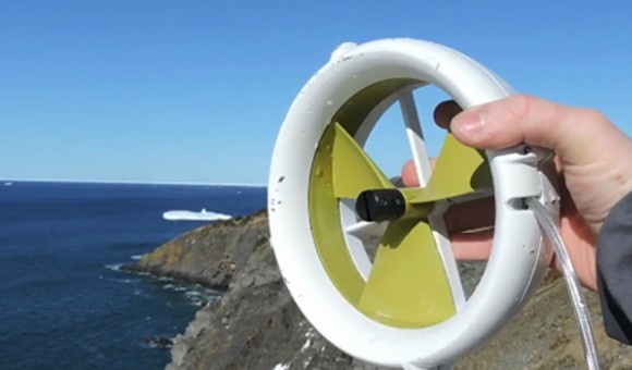 太陽光発電できない？風と水があるじゃないか！旅先でのスマホの充電もこれで安泰。携帯型水・風力発電デバイス