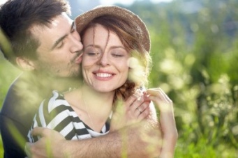 男子の願望！　唇以外でキスしたい部位3選