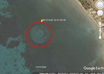ギリシャ沖の海の中で発見された巨大な円形の未確認物体