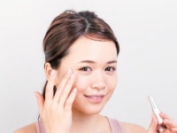 触れたくなる肌に。ゆうこすが教える「ツヤ肌ベースメイク」