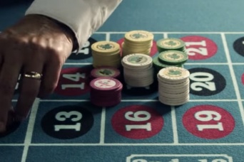 アメリカ国防総省職員がカジノやストリップクラブで約100万ドルの税金を使用していたことが発覚！