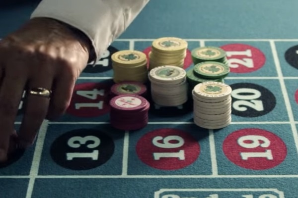 アメリカ国防総省職員がカジノやストリップクラブで約100万ドルの税金を使用していたことが発覚！