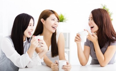 ……で!?　　恋愛体験を「ドヤ顔で語りたがる女性」の特徴6つ