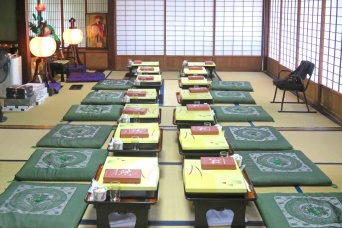 葬儀で仕出し弁当食べた『12人発症』　「ウエルシュ菌」食中毒　【加熱に強いやっかいな菌】の特徴とは…