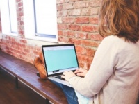 よし、見なかったことにしよう！　女子がFacebookで「ウザイ」と思った同僚や先輩の投稿4選！