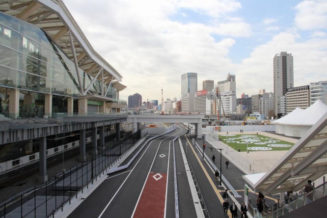 品川方面（デッキから撮影）