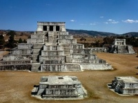 マヤ遺跡　画像は「Wikipedia」より引用