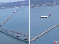 空中で止まってる？マトリックスの世界に迷いんだかのような飛行機が目撃される