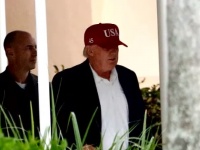 トランプ次期大統領、ある数字が入った新しい「トランプ帽子」を被っているところを目撃され話題に