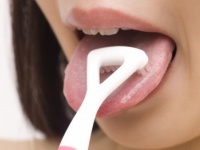 エッ、汚っ！　毎日舌磨きをしない女性が多数派という結果に！