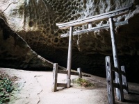 「パワースポット」って言葉がピッタリ！　山形の山の中に佇む「垂水遺跡」が超神秘的