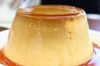 プリンの「かたい」「やわらかい」（Tatsuo Yamashitaさん撮影。flickrより）