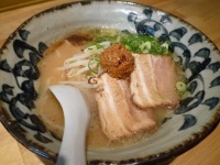 「麪家　ひばり」の一番人気、あごだし白湯らぁめん（画像提供：福間 進さん、以下同）