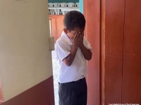 尊い涙。今まで誕生日を祝ってもらったことのない8歳の男の子に同級生がサプライズ