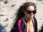 マライア・キャリーが休暇中のビーチでまさかのポロリ…！？