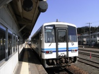 三次駅に停車する三江線（tosimisiさん撮影、flickrより）