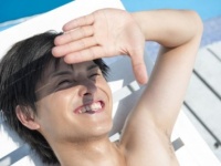 ドン引き？　それとも好印象？　日焼け対策をしている社会人男性はなんと約○人に1人！