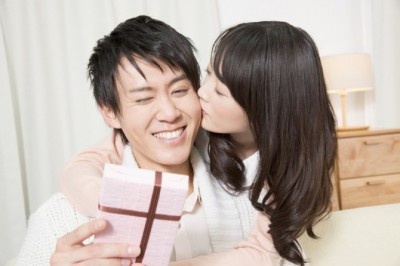 2位は「うなじ」、さて1位は……！　男性が「キスをされるとゾクッとするパーツ」ランキング7