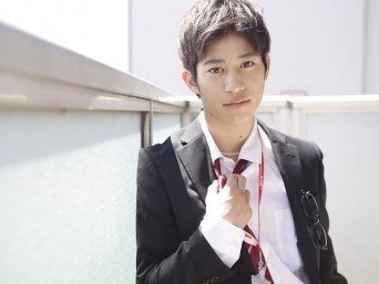 アラサー独女の「女性向けAV」ガチレビュー！～岡本健吾を無理やり脱がしちゃいました