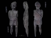 イギリスが古代ローマ帝国に支配されていた時代の木彫りの像が排水溝から発見される