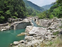 寝覚の床（Qurrenさん撮影、Wikimedia Commons