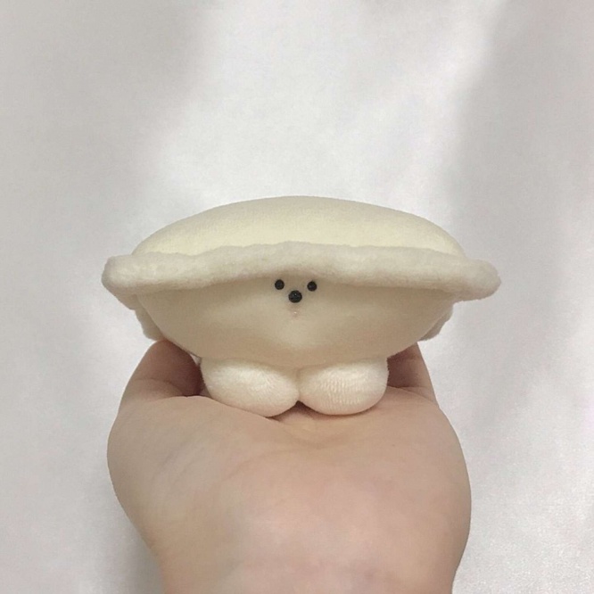 横から見ると、顔と手が