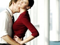 背徳感がヤバイ……！　仕事で出会った男性たちとのキス体験6つ！