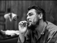 イケメンやわぁ～。キューバ革命を勝利に導いた歴史的革命家「チェ・ゲバラ 」、36歳当時の魅惑のポートレート（1964年）