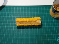 とうもろこしの缶詰に入っている実はとうもろこし何本分に相当するのか？軸に戻しながら数えてみた（※つぶつぶ注意）