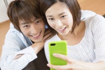 アラサー男性の携帯CHECK！　スマホにある彼女の写メストックって何枚くらい？