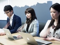 男女の意見が割れた！　女子の「すっぴん出社」は常識的にアリ？　ナシ？