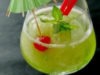 「抹茶カクテル」3種を提供