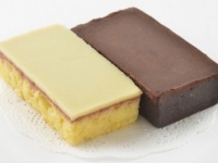 【横浜土産】濃厚な口どけに感動！　煉瓦に見立てた濃厚チョコレートケーキ「横濱煉瓦・白煉瓦」