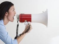 危険が迫っている時は「助けて！」よりも悲鳴をあげた方が注意を引きやすい